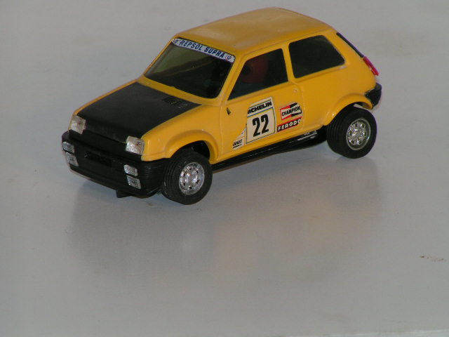 1/32ND SCALE RENAULT 5