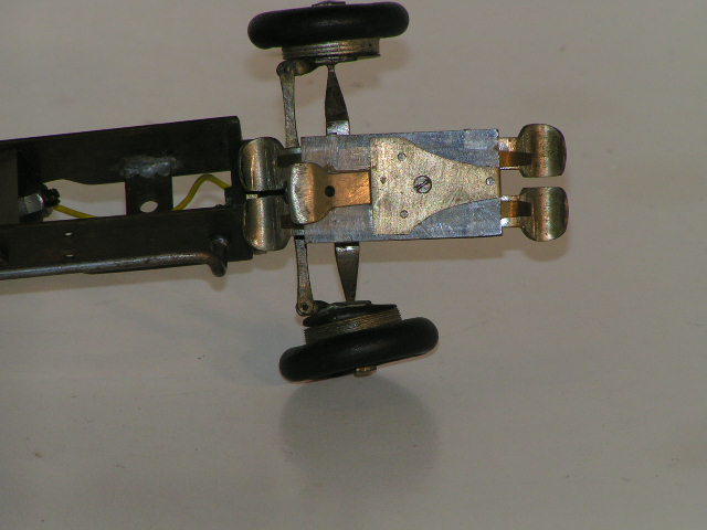 CLOSEUP OF THE HANDMADE GUIDE WHICH FIT IN THE SLOT ALOT LIKE THE LATER AMT TURNPIKE SETS.