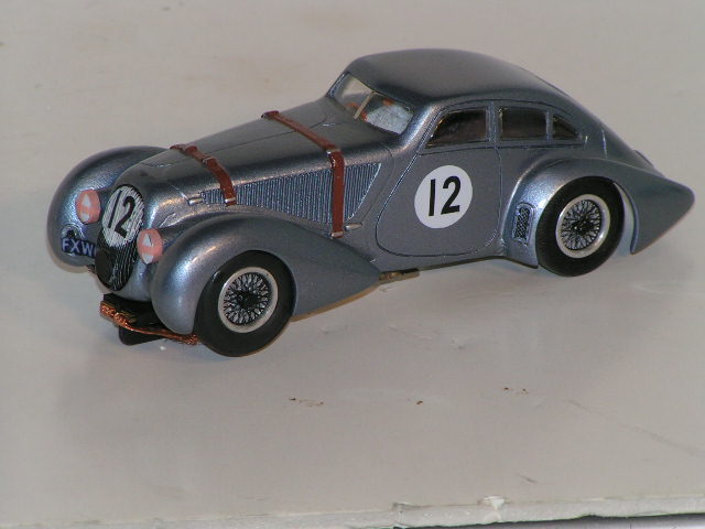 1/32ND SCALE BENTLEY EMBIRICOS. RTR