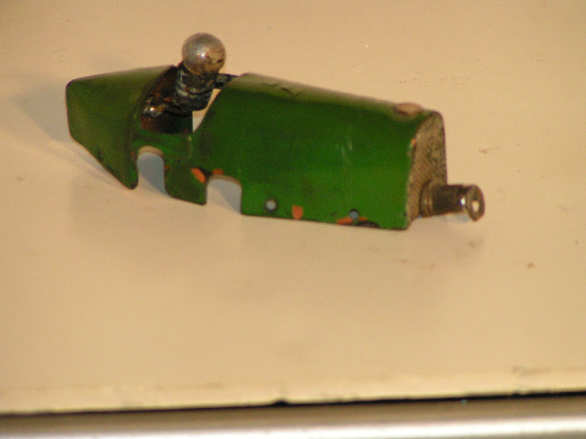 THE 1930 COPPER BODY WITH DRIVERS HEAD MADE FROM A LIGHT BULB. IT SEEMED TO HAVE A SUPER CHARGER MOUNTED IN FRONT. THIS WAS 1 OF THE HOME CARS BEFORE THE COMMERCIAL ONES WERE MADE.