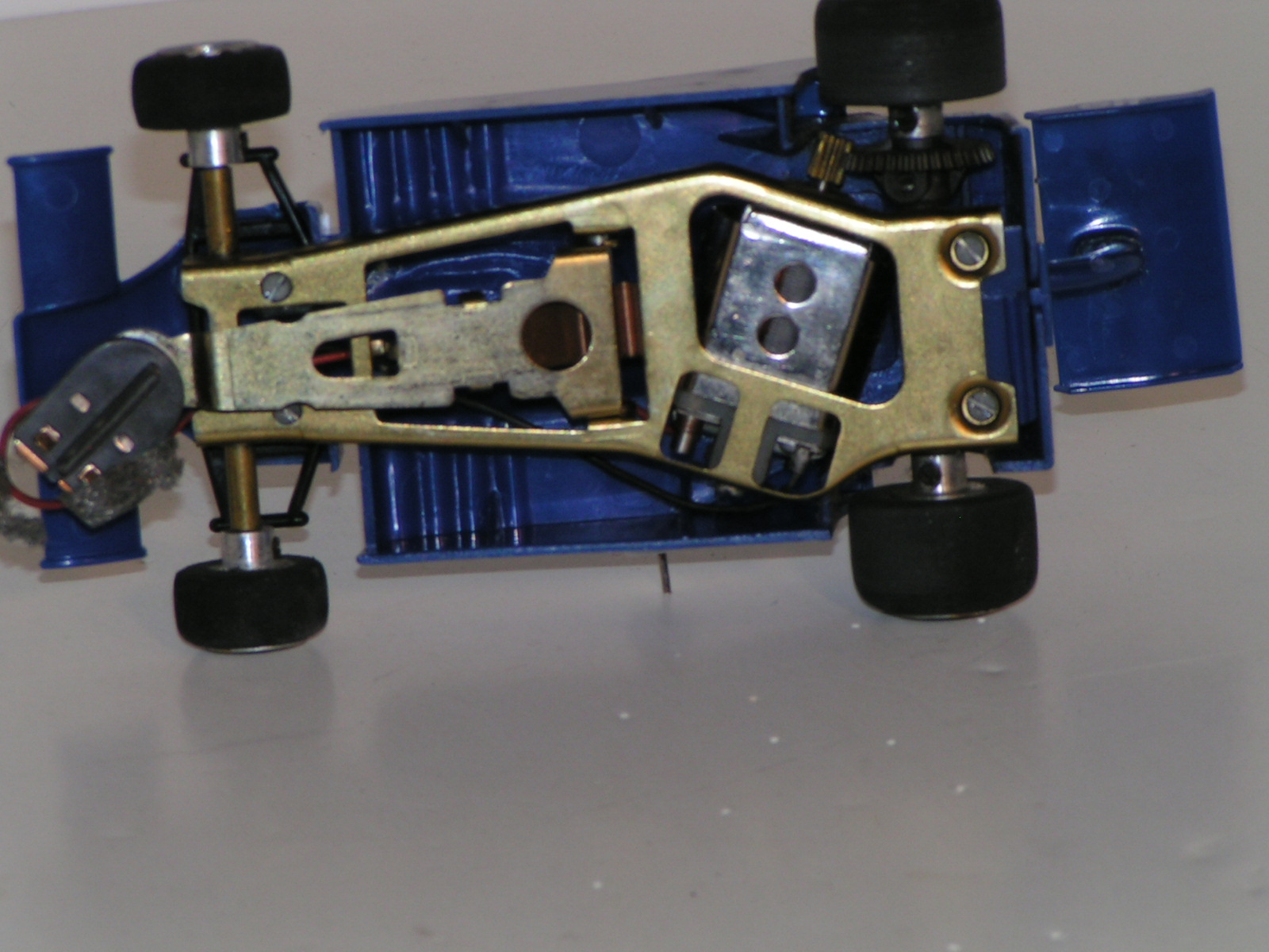 1/24TH SCALE CHASSIS WITH DROP ARM FOR THE LIGER JS 11 F1