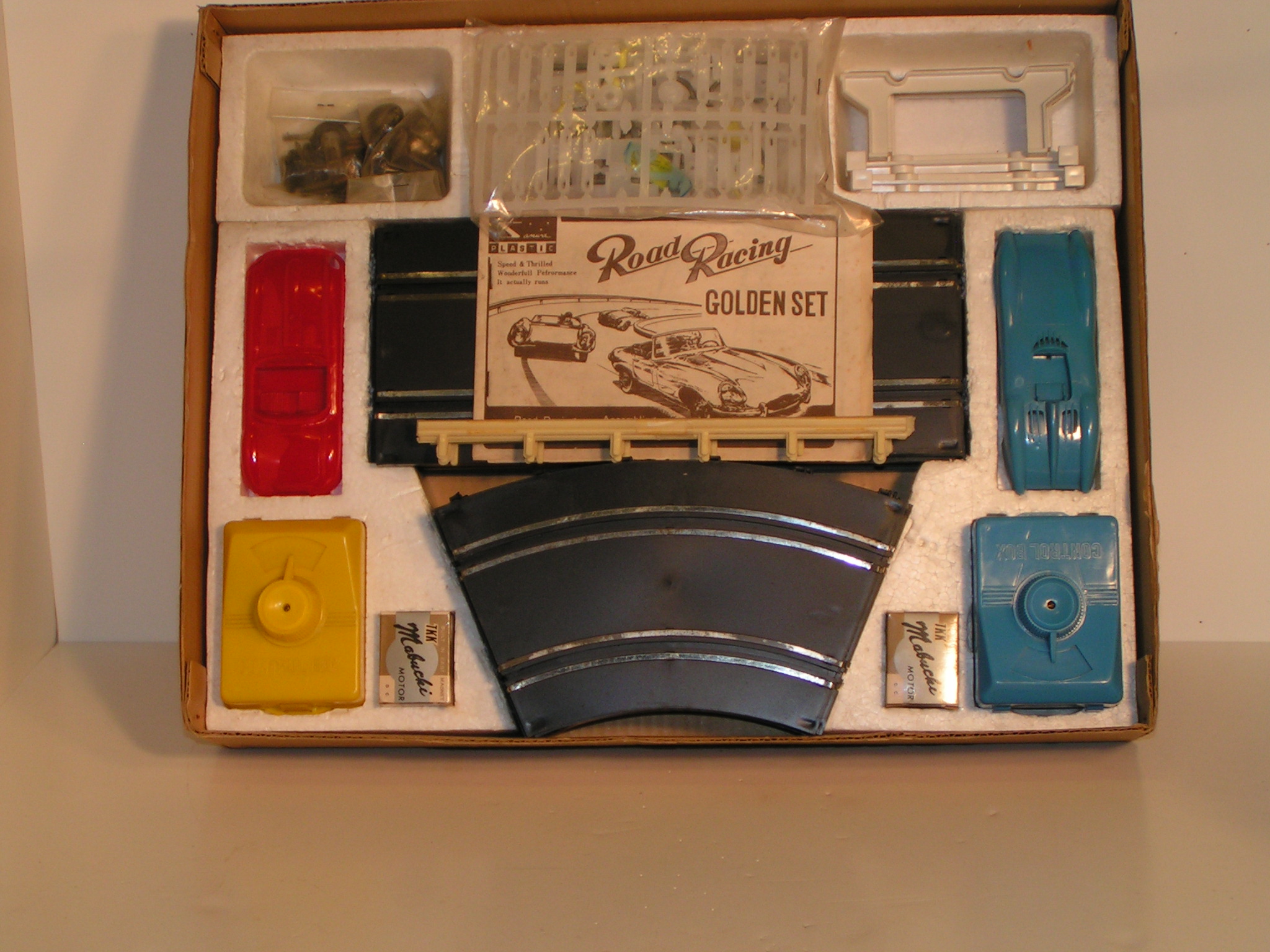 INSIDE THE 1/32ND SCALE 2ND GOLDEN SET. EVERYTHING INSIDE IS MINT. A MERCEDES SILVER ARROW,& A JAGUAR XKE.CARS HAD TO BE ASSEMBLED. THE MOTORS ARE IN THEIR OWN BOXES. RARE