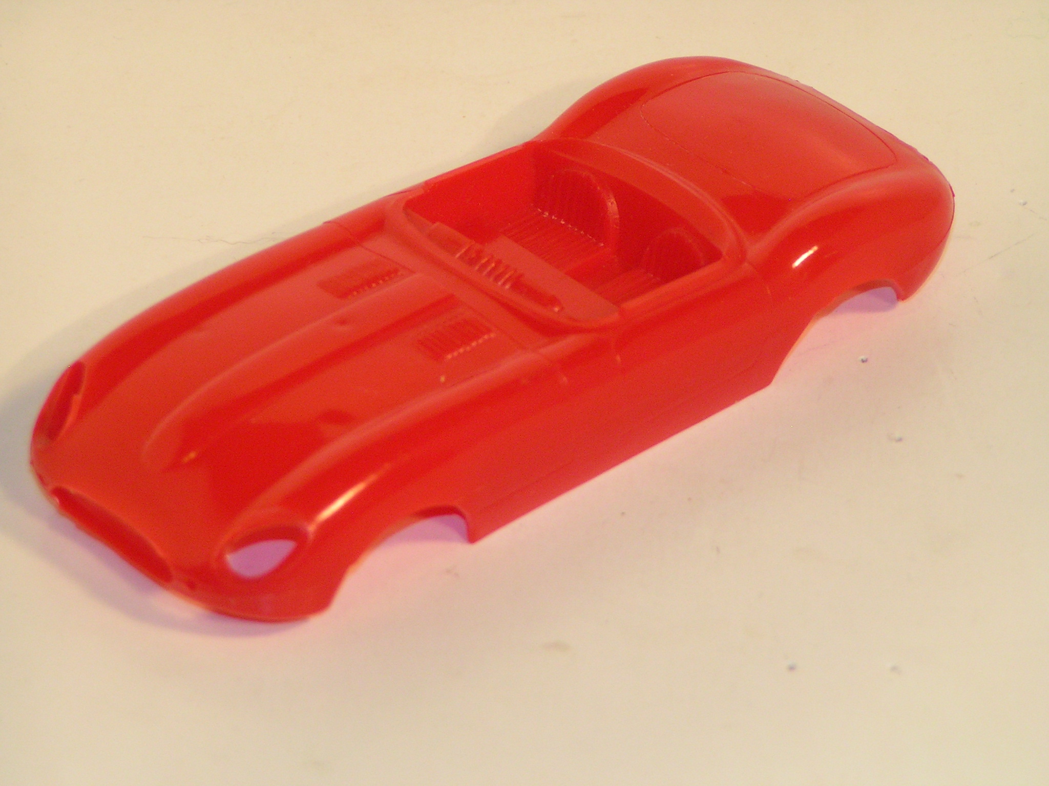 2ND SET-1/32ND SCALE RED JAGUAR XKE BODY.