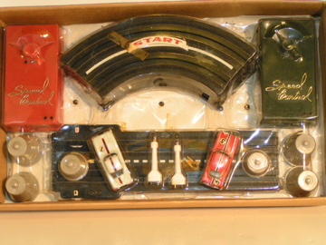 INSIDE THE 2ND HO SCALE SET, CORVETTE STINGRAY & ASTON MARTIN. MIB