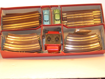 CONTENTS OF THE 1947 SET WITH THE CARS , BAKELITE TRACK, AND TRANSFORMER. VERY RAREt 