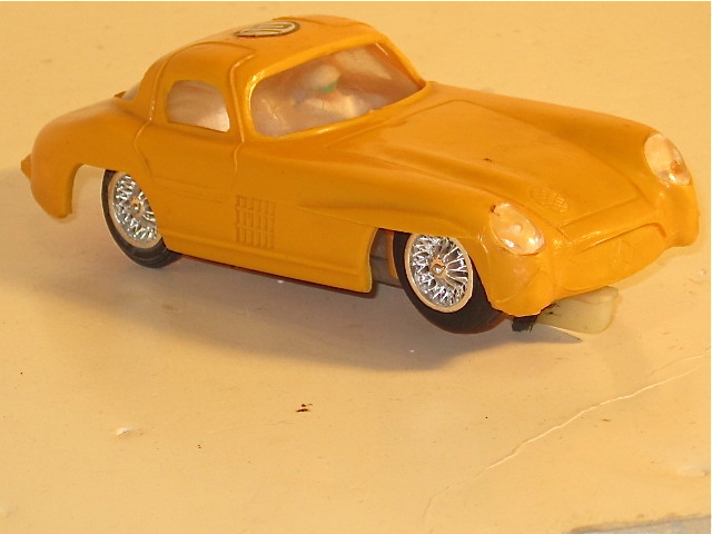 1/32ND SCALE MERCEDES 300SL WITH NO INTERIOR