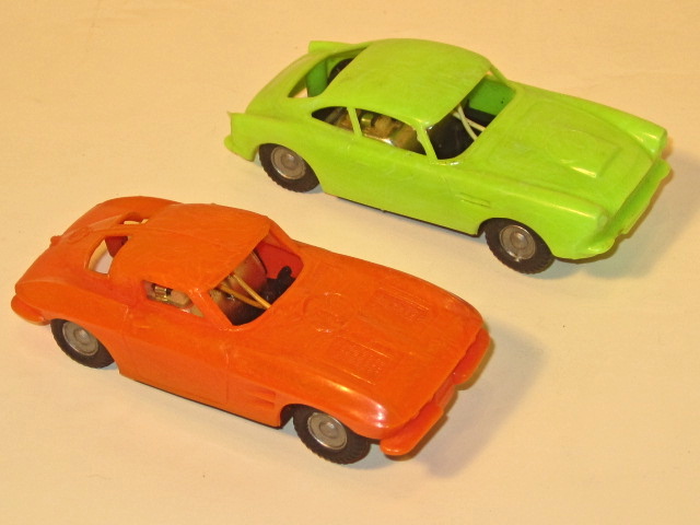 1/43RD SCALE ASTON MARTIN & CORVETTE STINGRAY FROM THE SET, UNUSUAL COLORS
