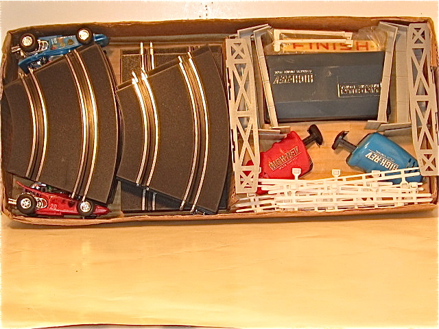 CONTENTS OF THE 1/43RD SCALE FORMULA 500 SET