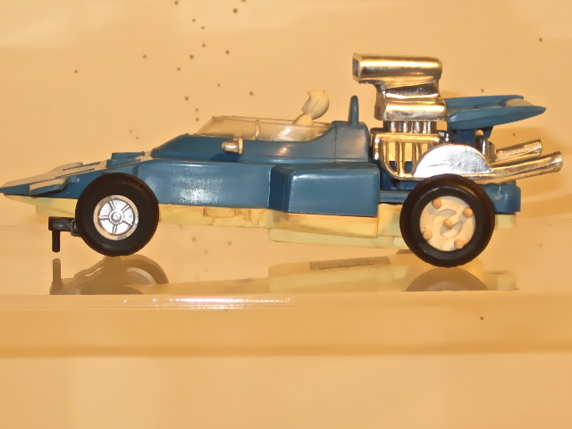 SIDE VIEW OF THE 1/32ND SCALE CHROME DELUXE VERSION OF THE F1 