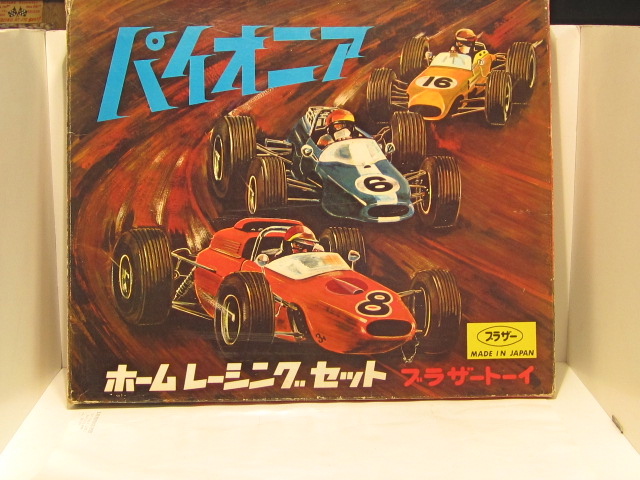 1/32ND SCALE SET WITH LINCOLN CONTINENTAL & STUDEBAKER GRAND TORISMO HAWK. MIB. RARE 












