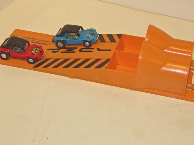 2 DUNE BUGGIES MAKING THE JUMP