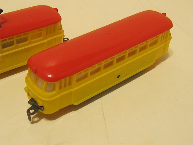 2 OF 2 TRAMS WITHOUT MOTOR 1/43RD SCALE