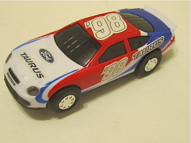 1/43RD SCALE FORD TAURUS 