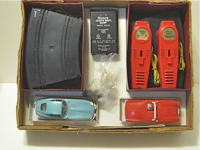 1/32ND SCALE JAMES BOND SET,1967 VERY RARE