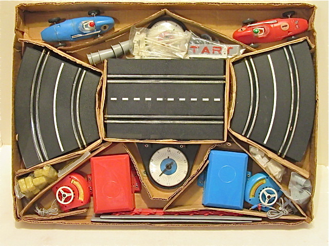 CONTENTS OF THE 1/32ND SCALE VANWALL SET