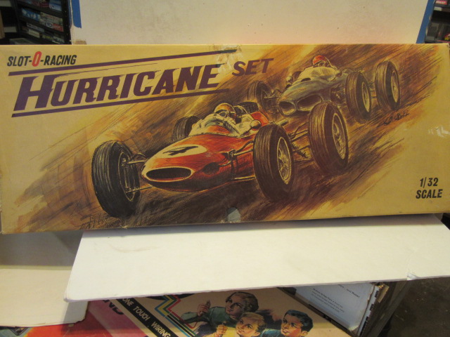 1/32ND SCALE HURRICANE SET WITH A FORD GT40 & A PORSCHE 904.