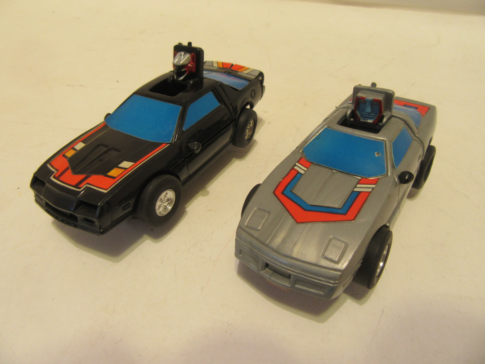 CORVETTE  & CHEVY CAMERO WITH ROBOT HEADS STICKING OUT














