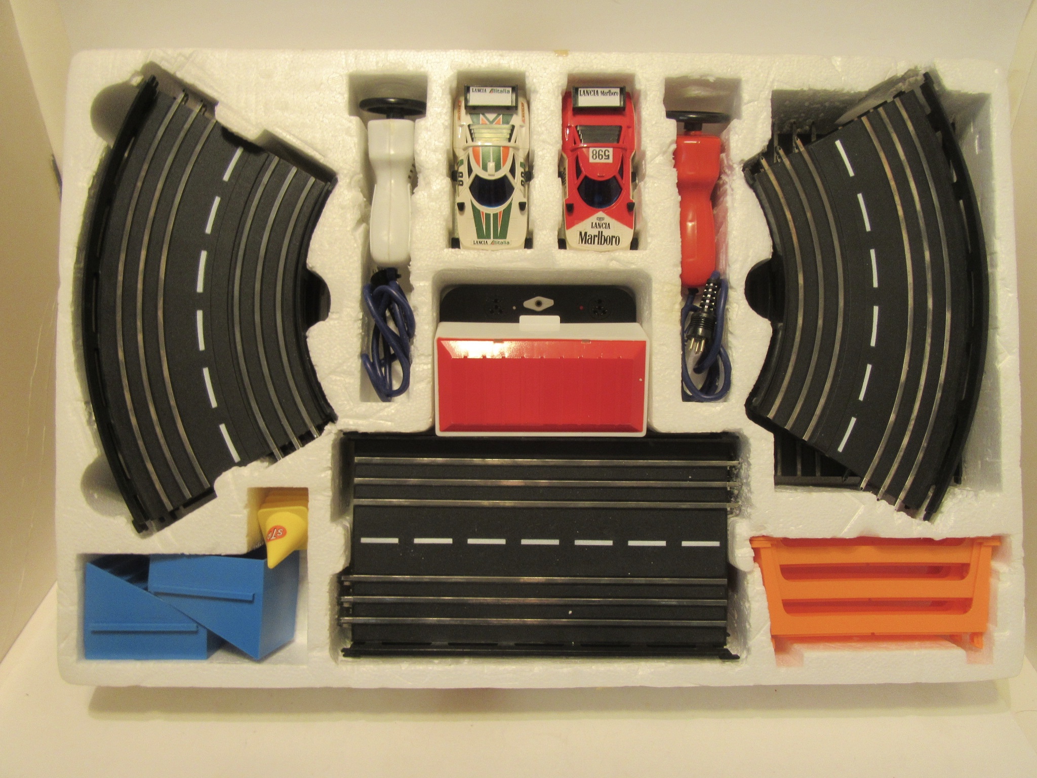 CONTENTS OF THE SLOTLESS SET