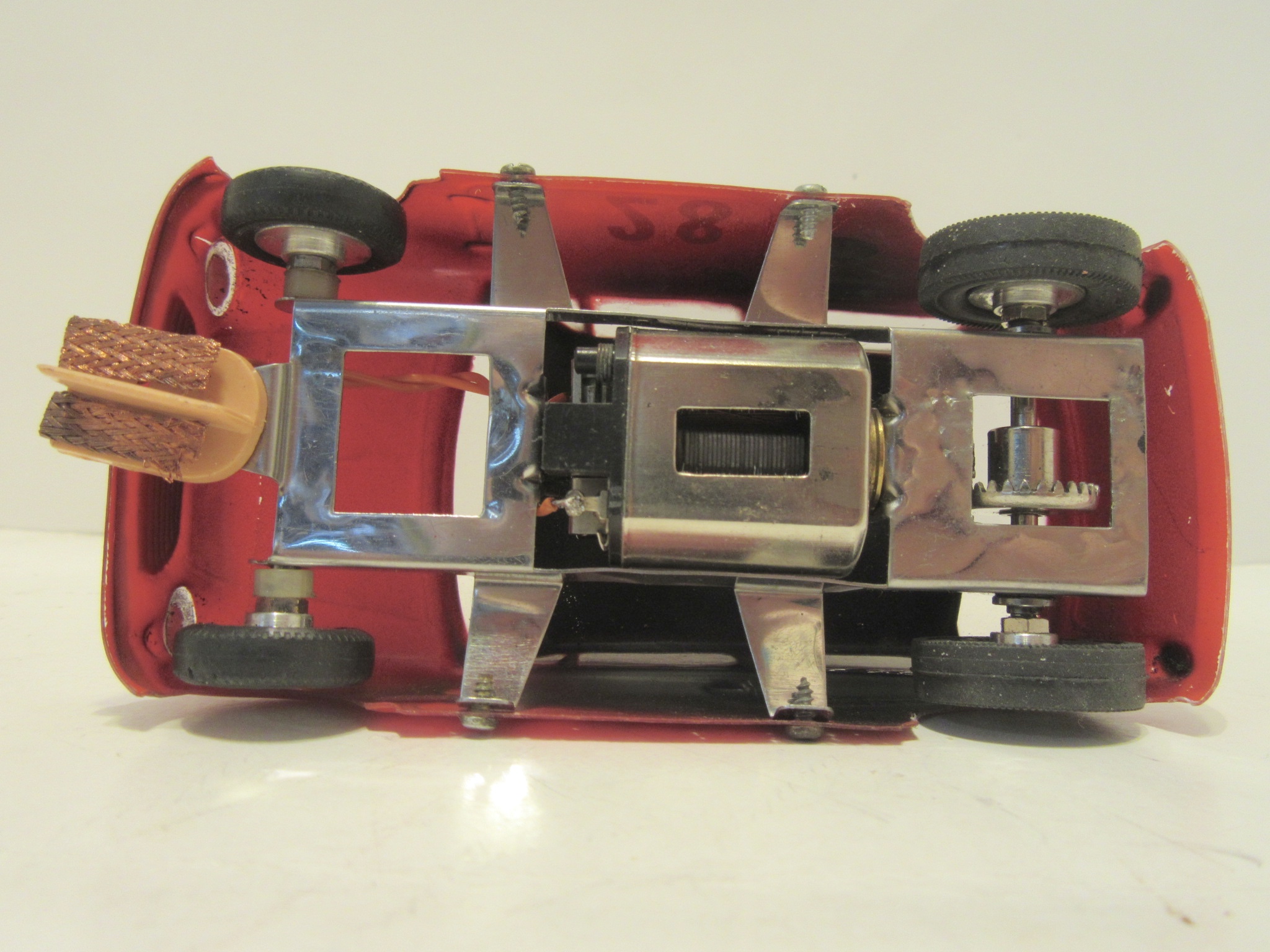 CHASSIS FOR THE 1/24TH SCALE VACUUM BODY MINI COOPER ASSEMBLED. 
