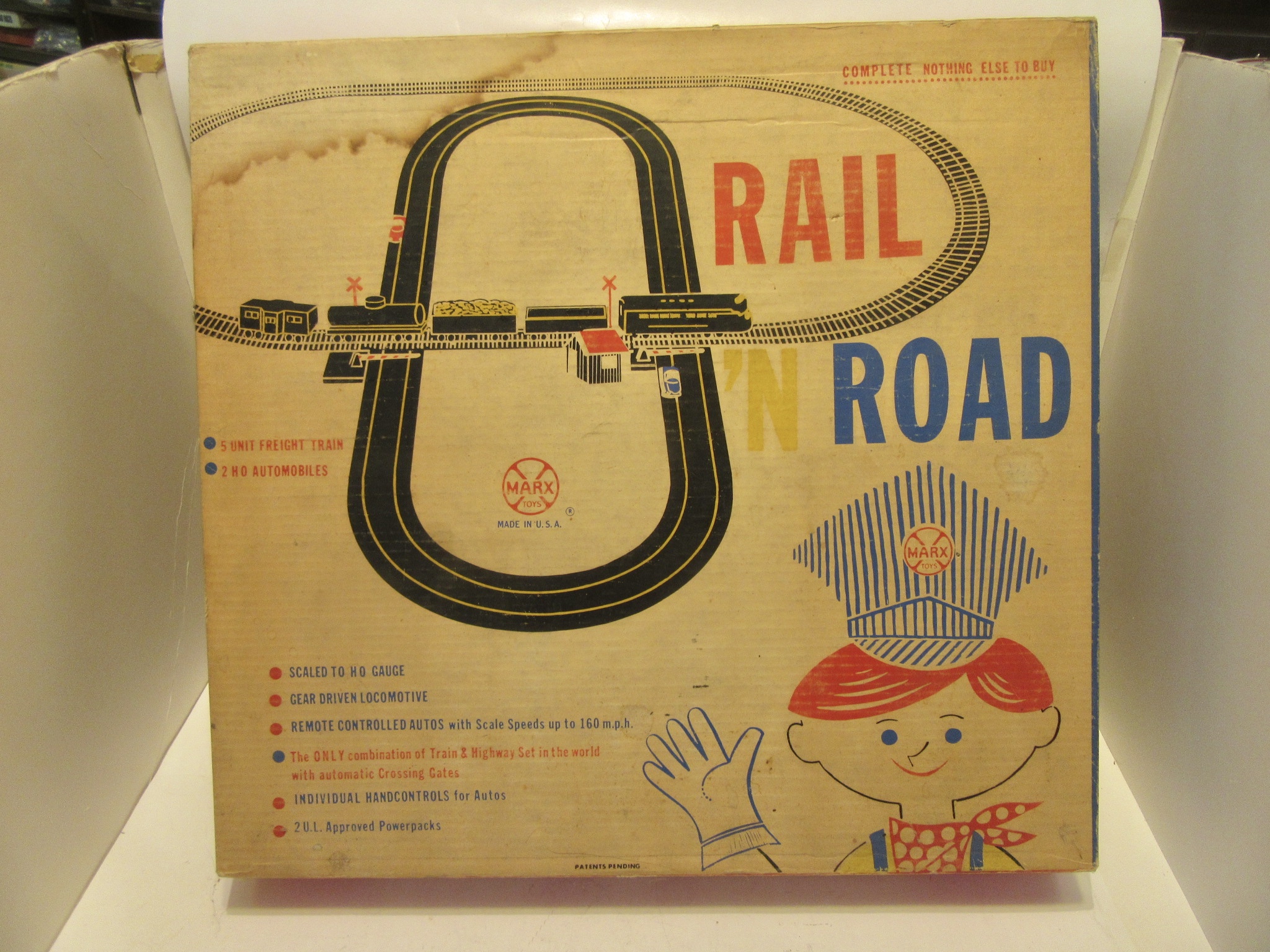 HO SCALE 1961 SET, 2 CARS AND A COMPLETE TRAIN