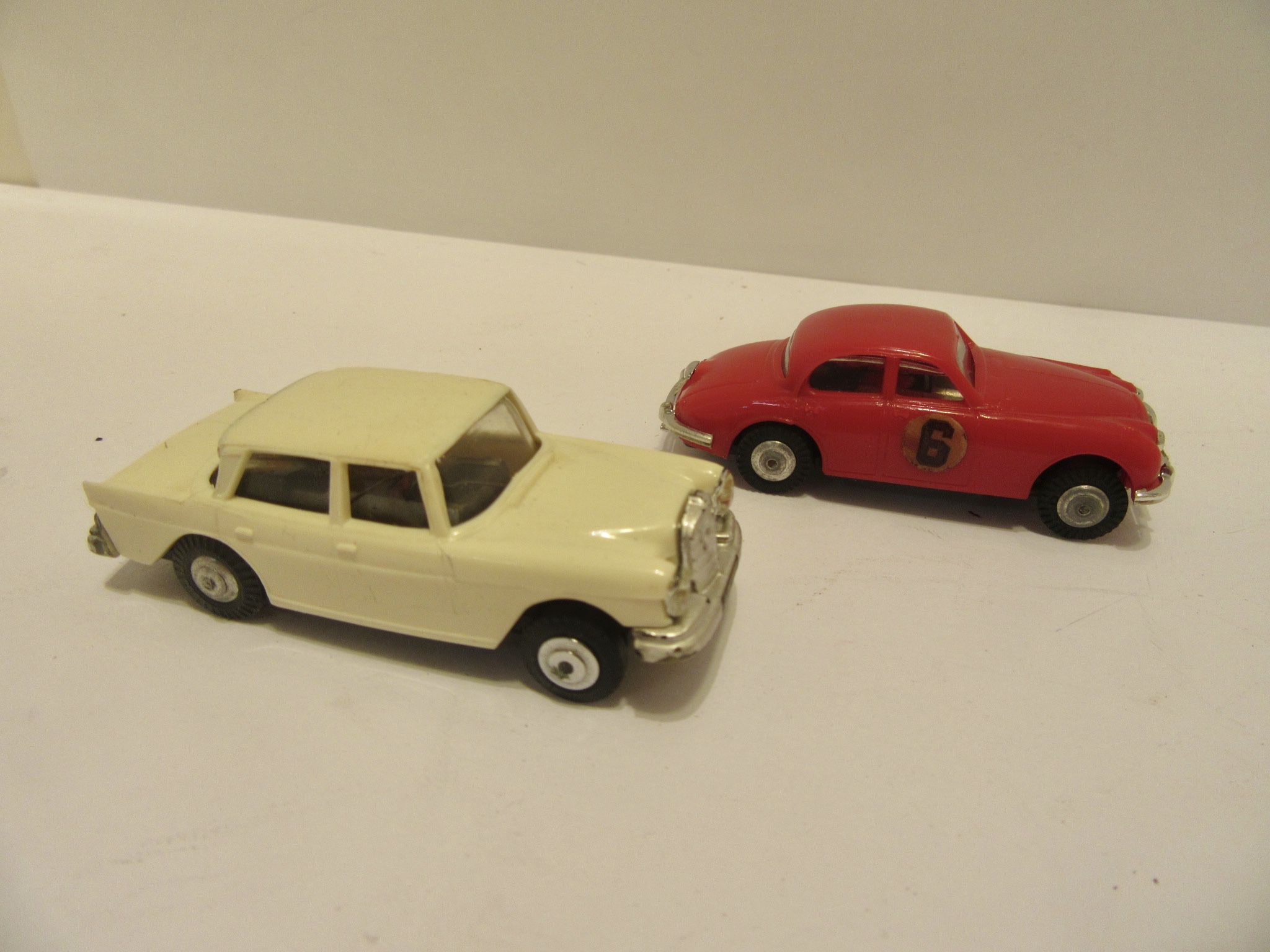 JAGUAR & MERCEDES 220  FROM THE FRONTIER POST SET 