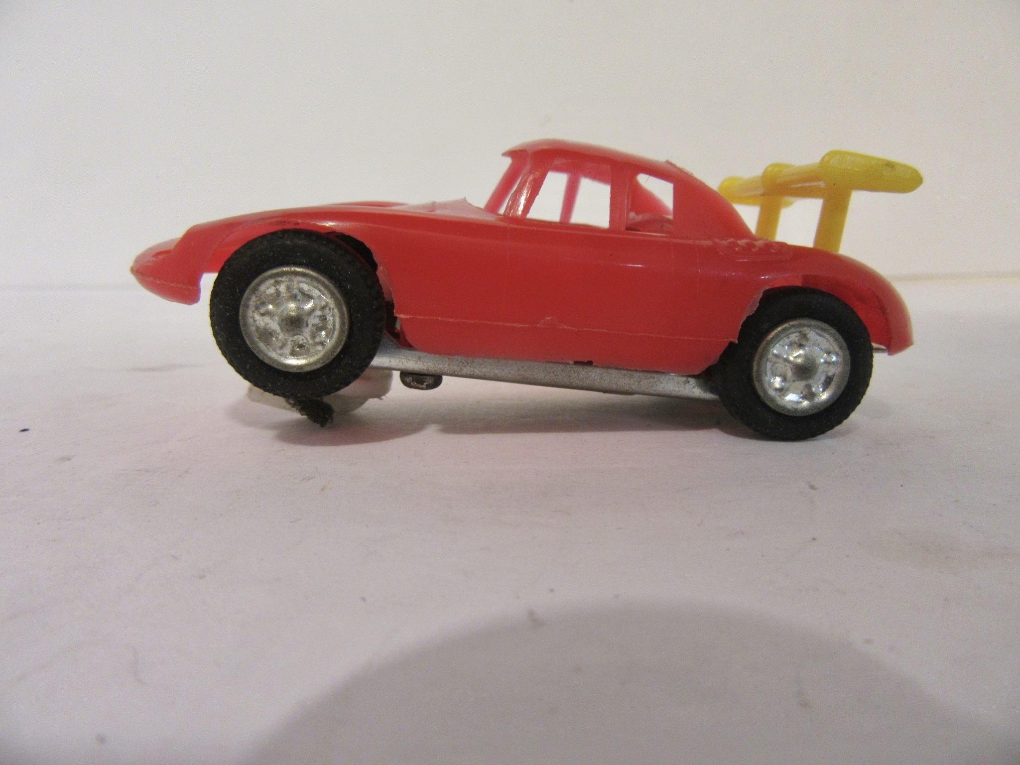 1/43RD SCALE PORSCHE GT 904 WITH WING. 