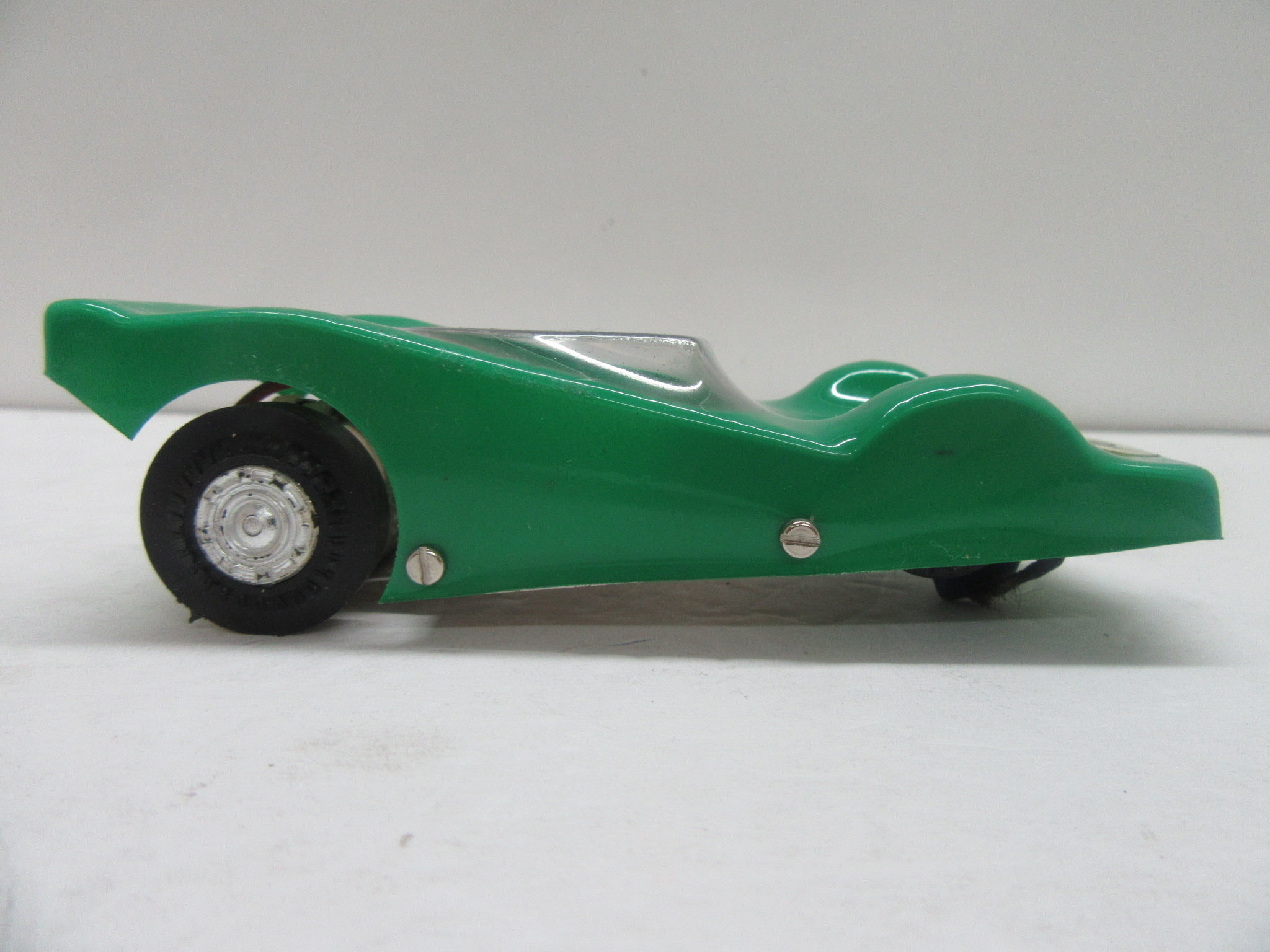 SIDE VIEW OF THE VACUUM BODY DIRECT DRIVE GREEN THINGIE. VERY RARE