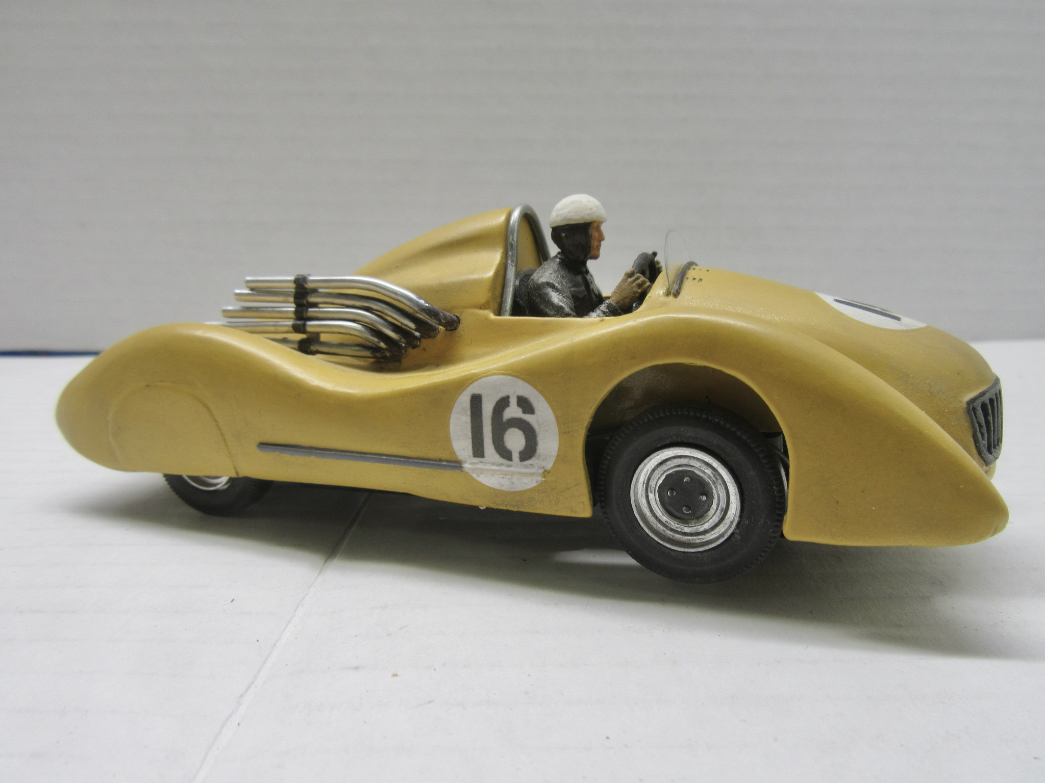 1/32ND SCALE SOVIET MOSKVITCH  G2 1956