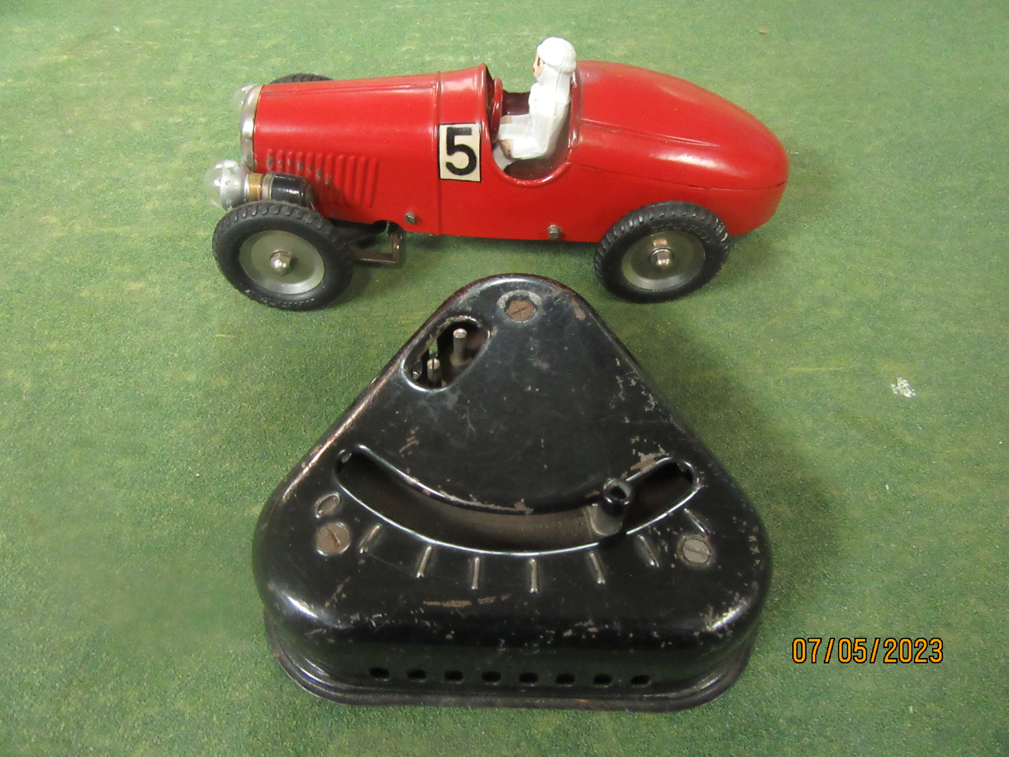 ViIEW OF THE 1934-35 SPEED CONTROLLER WITH A 1/20TH SCALE CAR