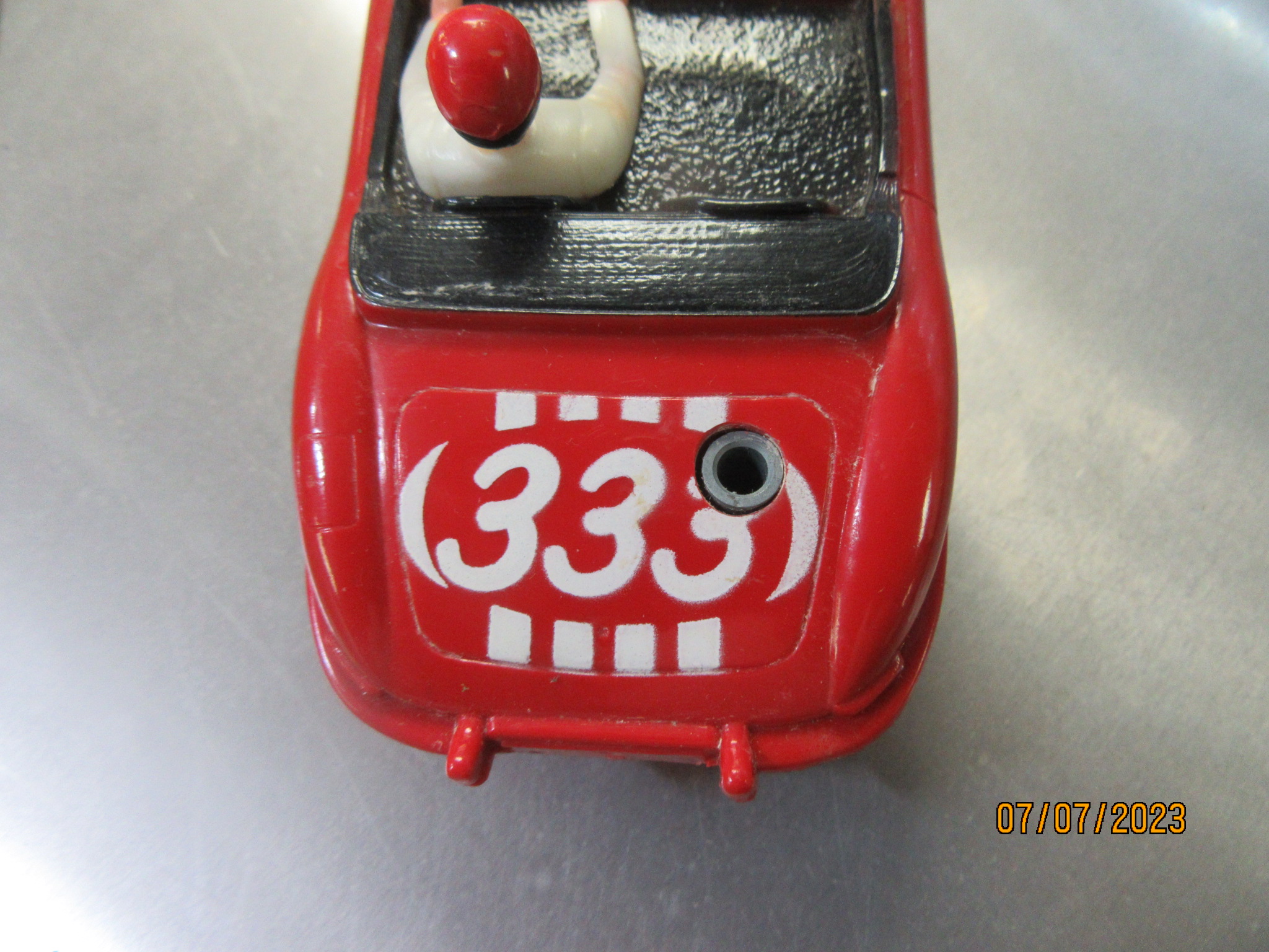 THE HOLE WHERE THE OIL IS INSERTED ON THE PROTOTYPE 1/3OTH SCALE JAGUAR XKE  