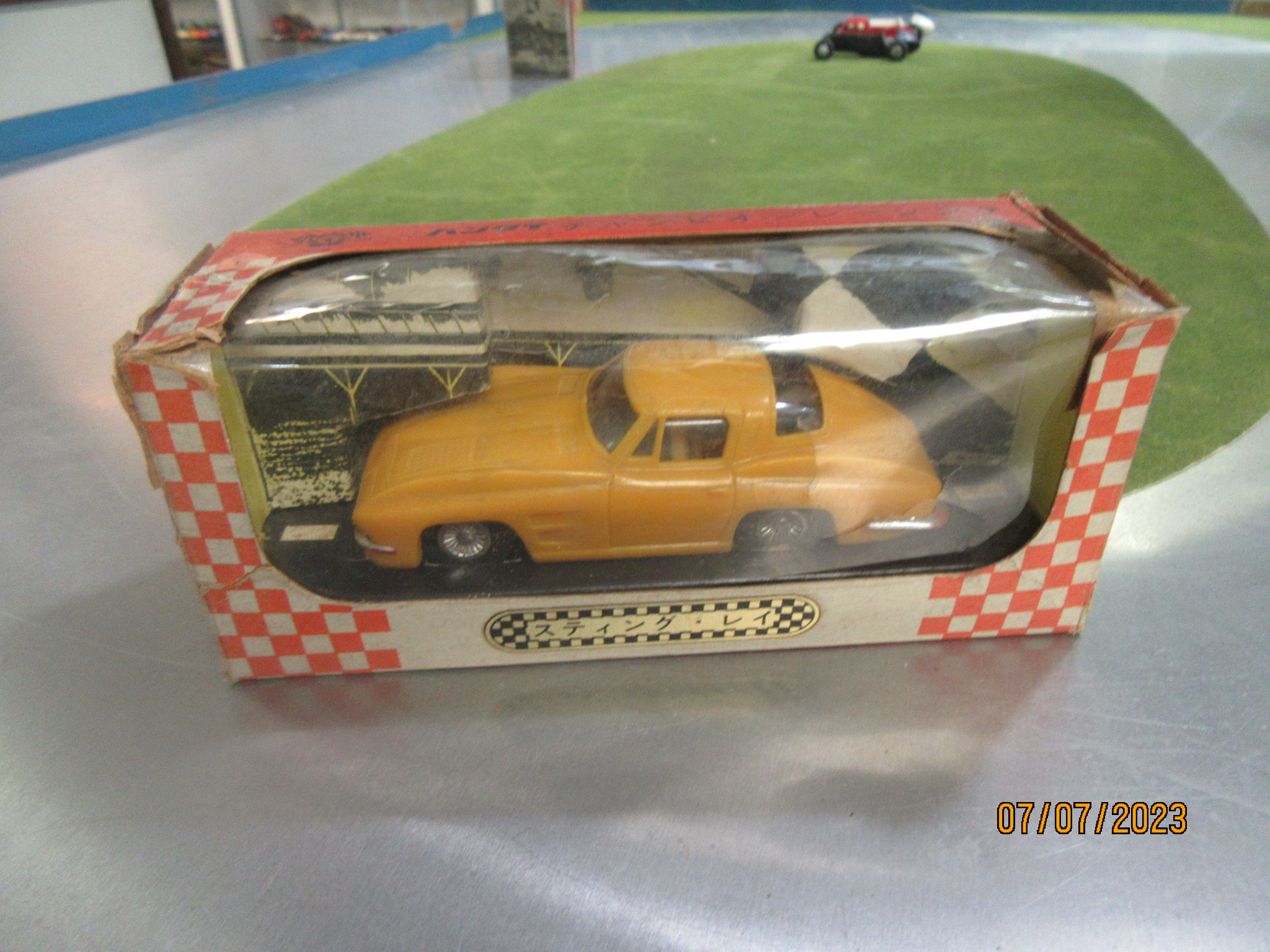 MIB 1/36TH SCALE CORVETTE STINGRAY