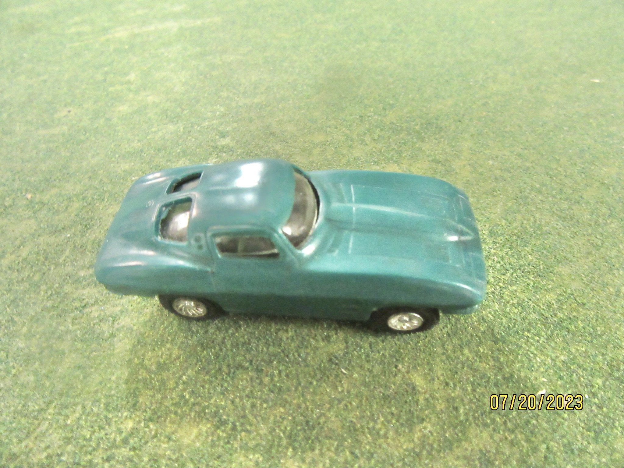 HO SCALE 1963 CHEVY CORVETTE STINGRAY.