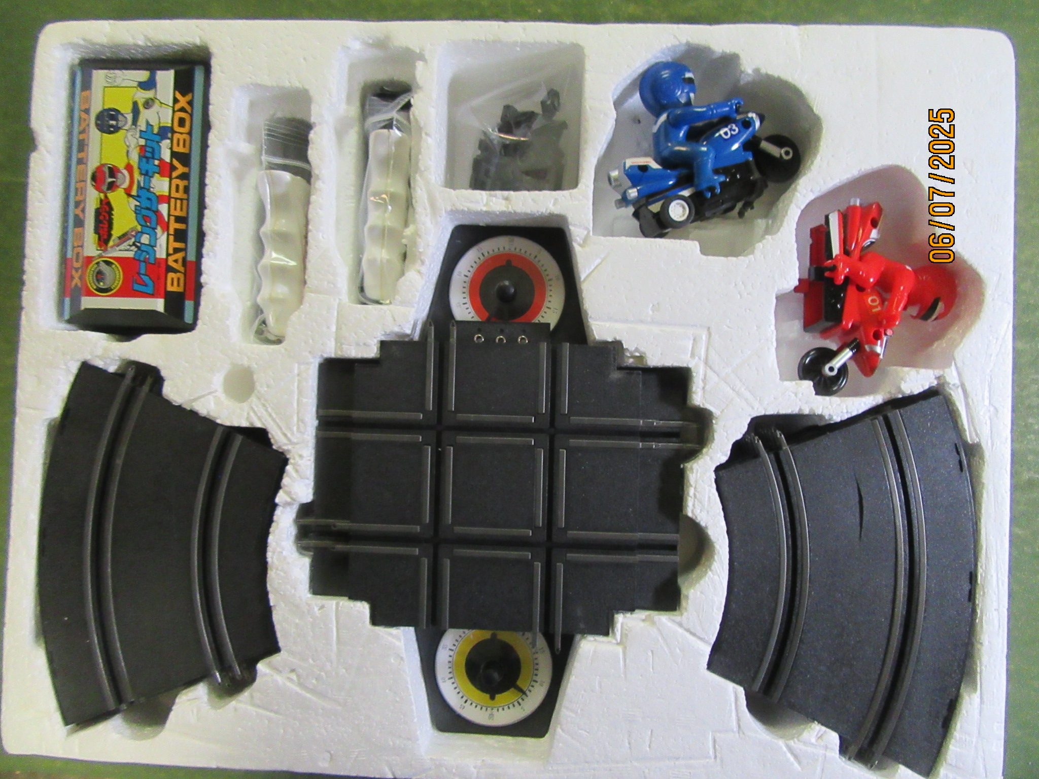 CONTENTS OF THE SET