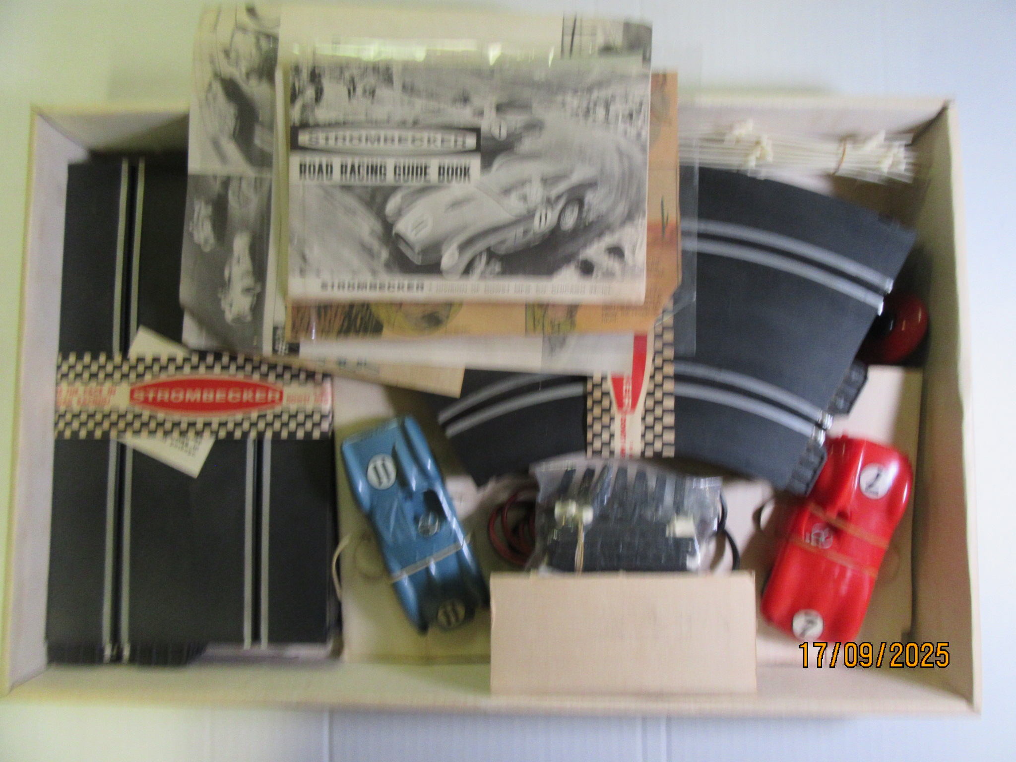 CONTENTS OF THE 1/32ND SCALE SET