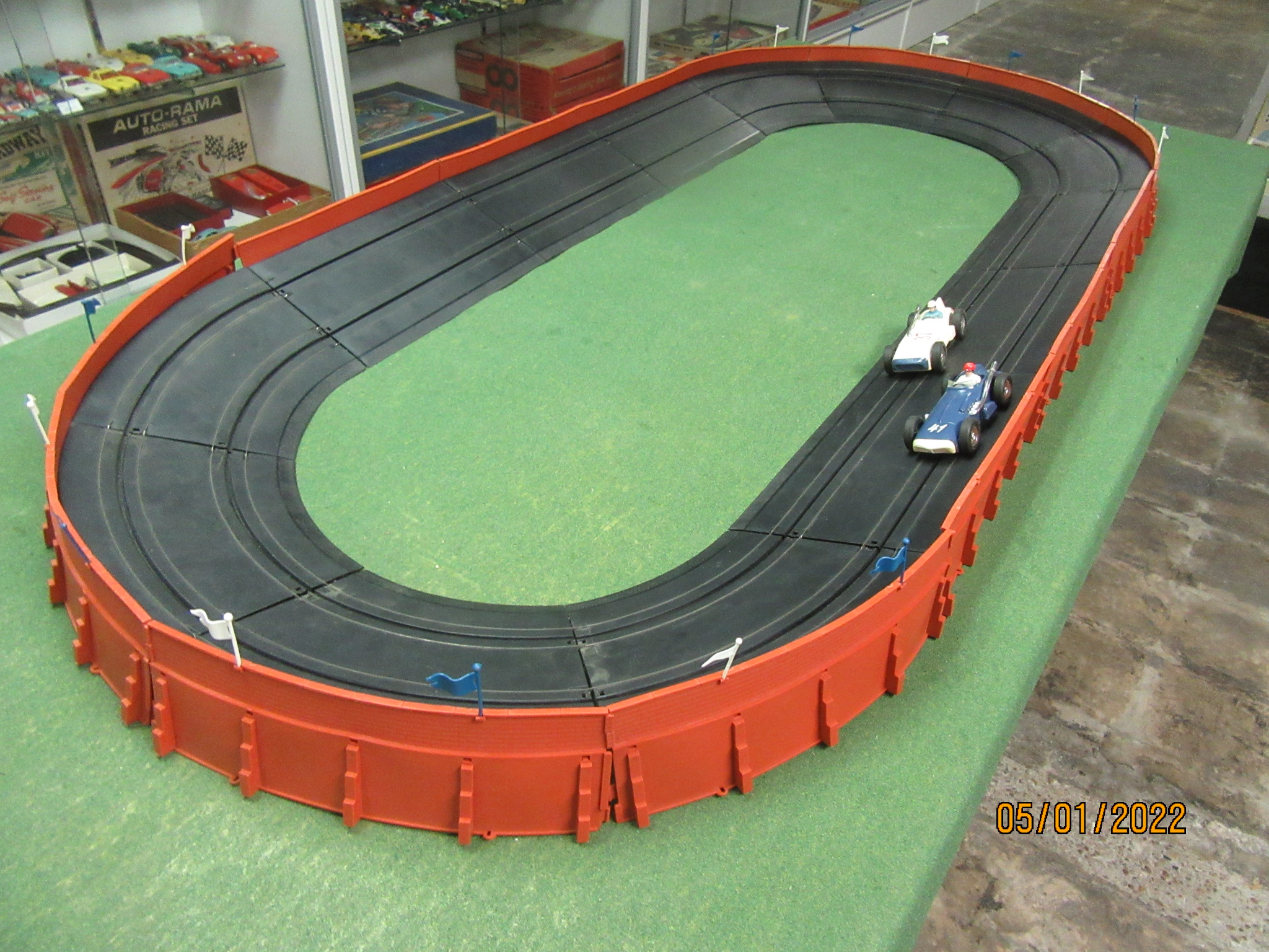 1/30TH SCALE INDIANAPOLIS SET ,ALL TRACK IS BANKED. RARE.
