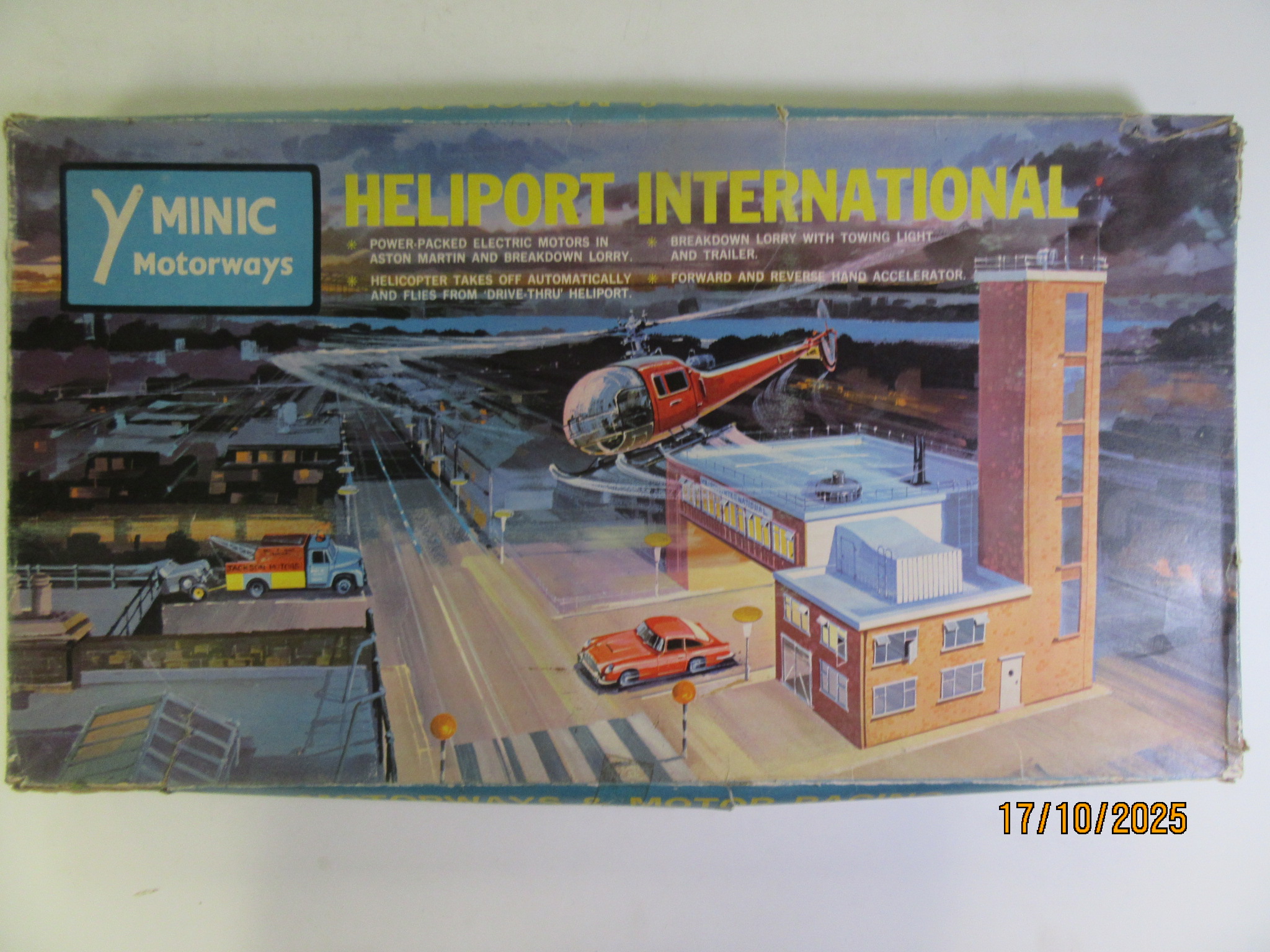  HO SCALE HELIPORT INTERNATIONAL SET . VERY RARE