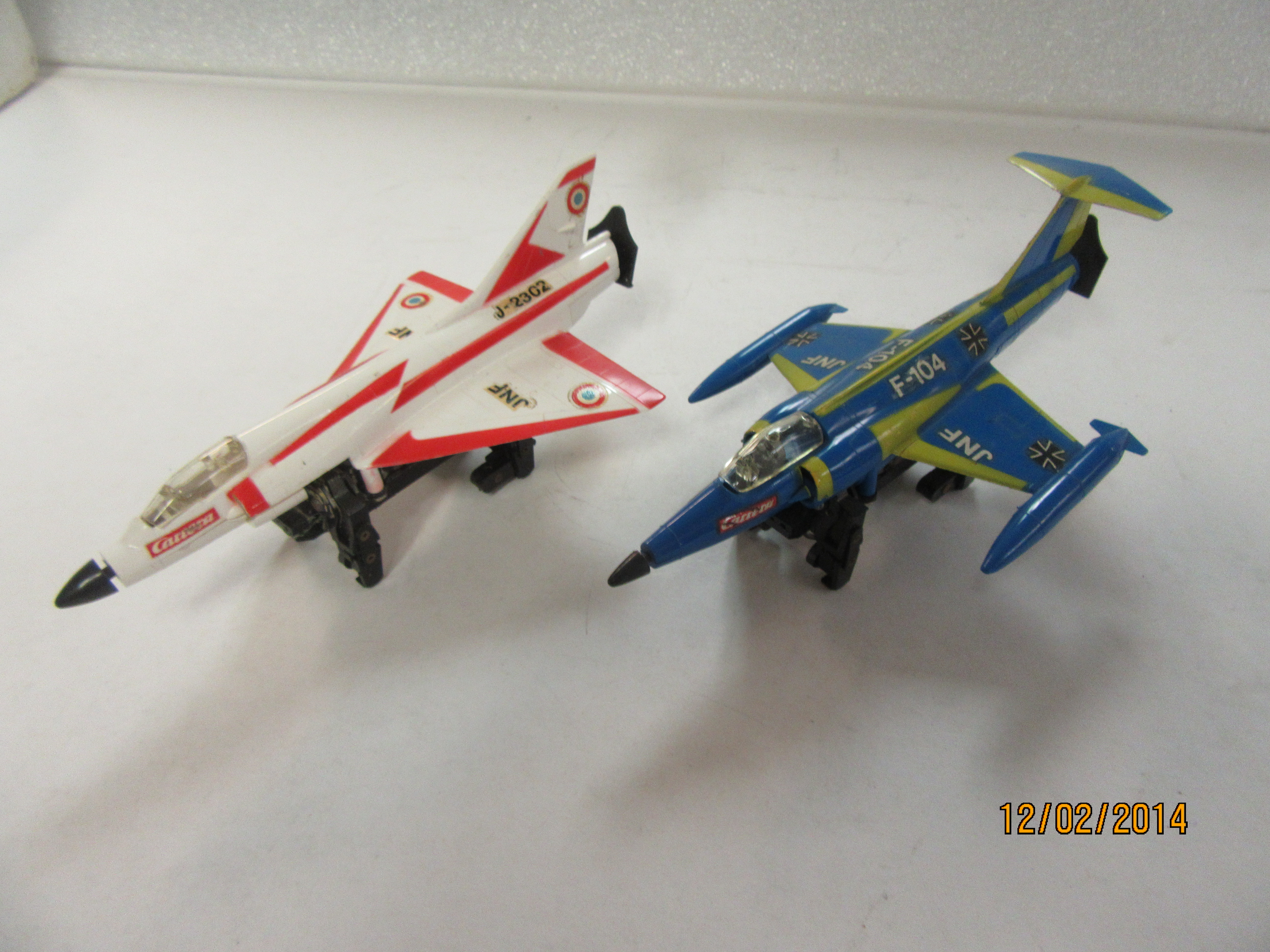 2 JETS IN THE SET