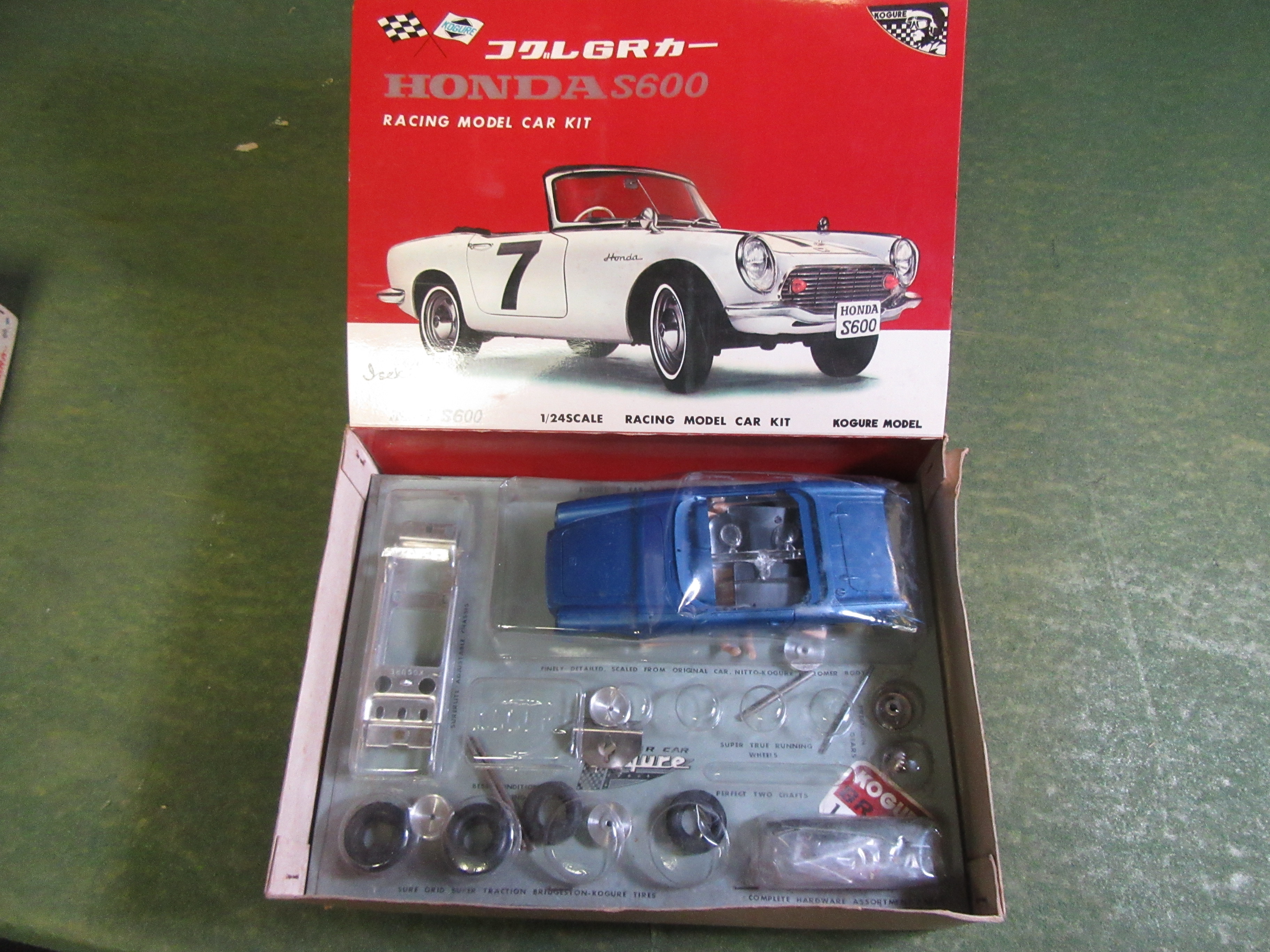 CONTENTS OF THE 1/24TH SCALE HONDA S600 MIB