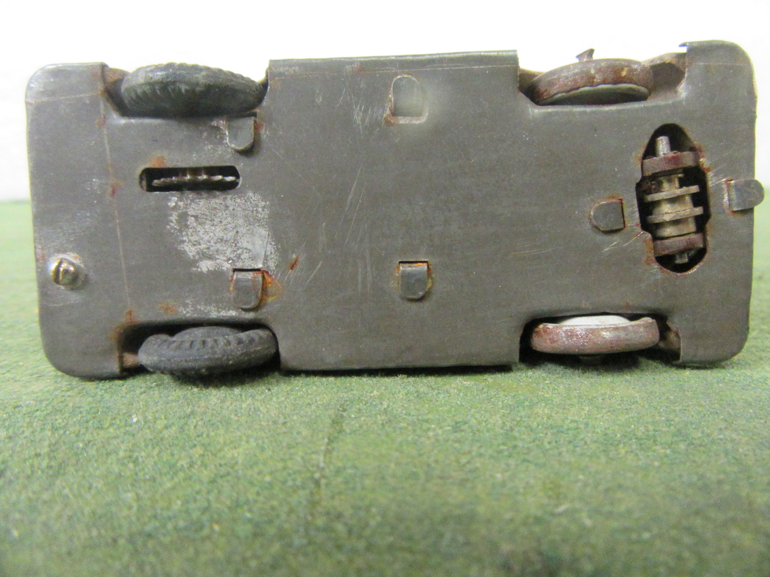 METAL BASE OF THE 1/43RD POLICE CAR SHOWING THE UNUSUAL GUIDE
