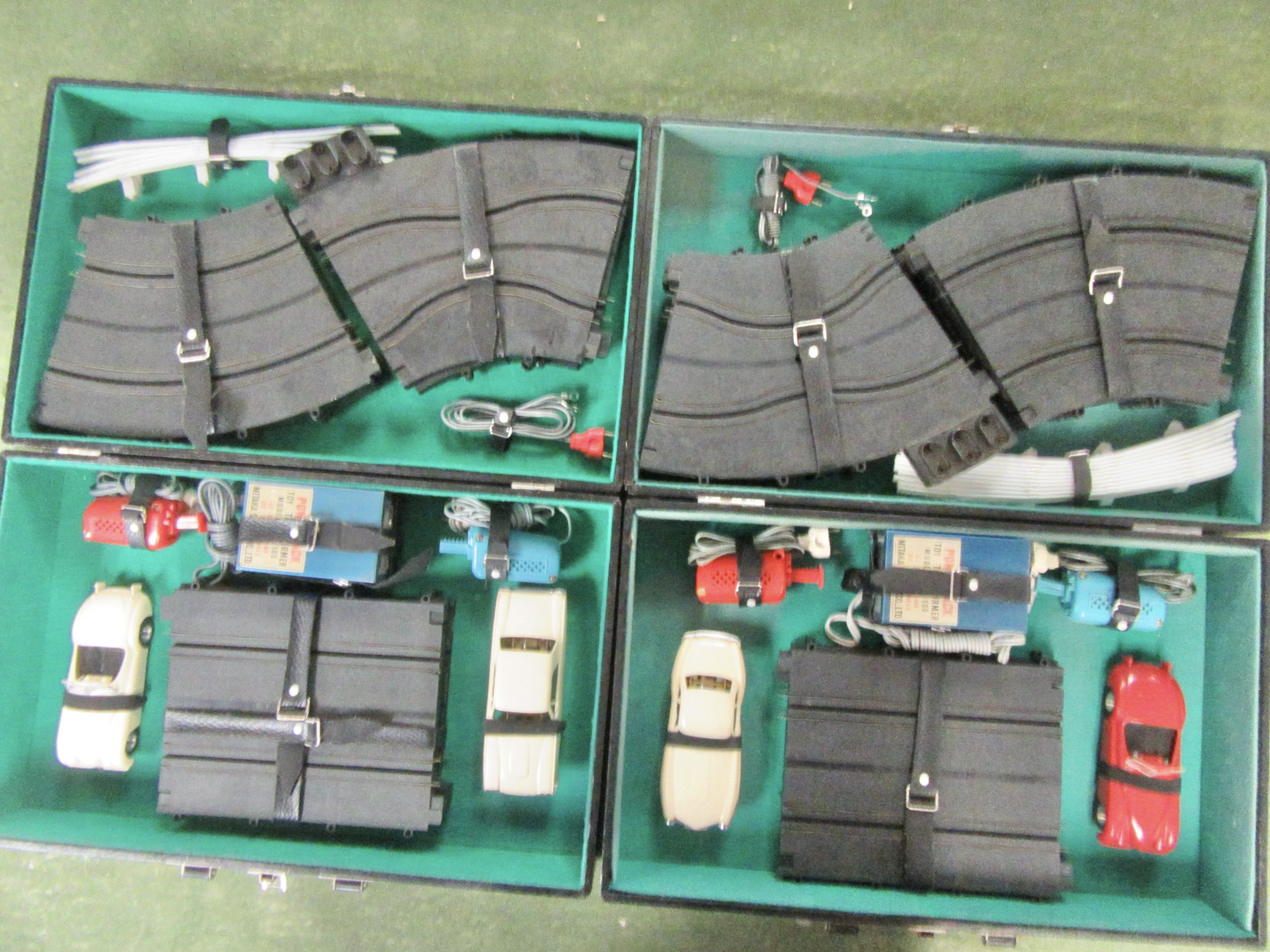 BOTH 1/32ND SCALE SUIT CASE SETS