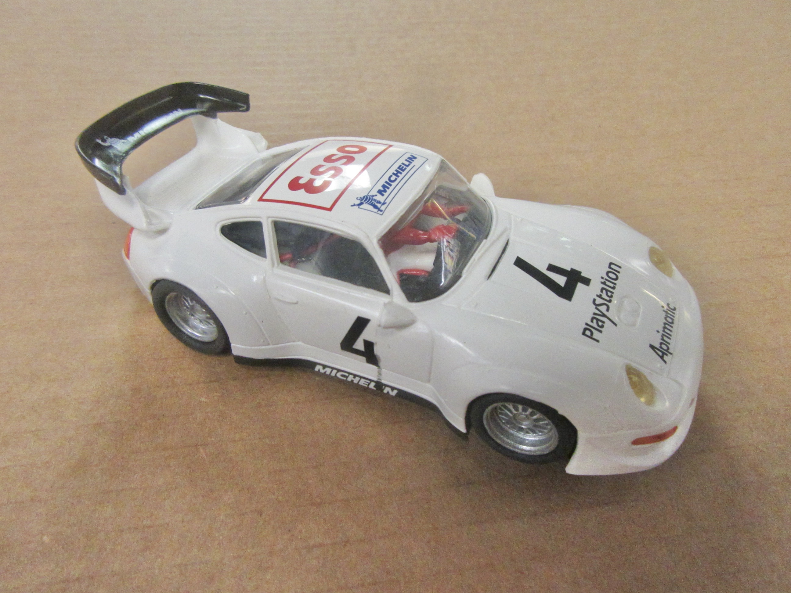 1/32ND SCALE PORSCHE 911 GT2 PLAYSTATION