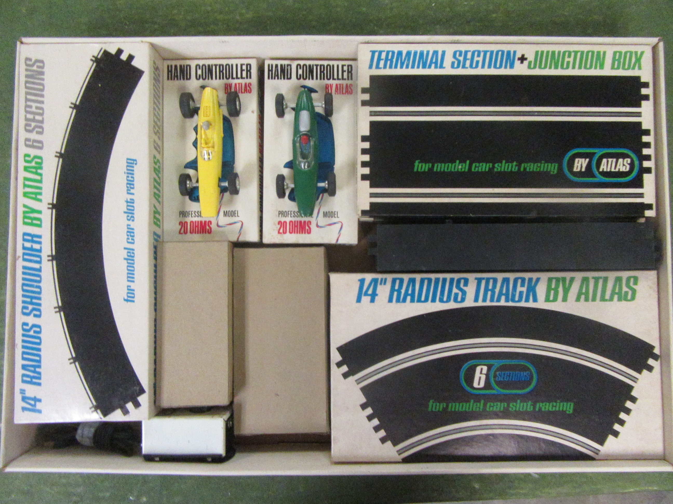 CONTENTS OF THE 1/24TH SCALE SET.