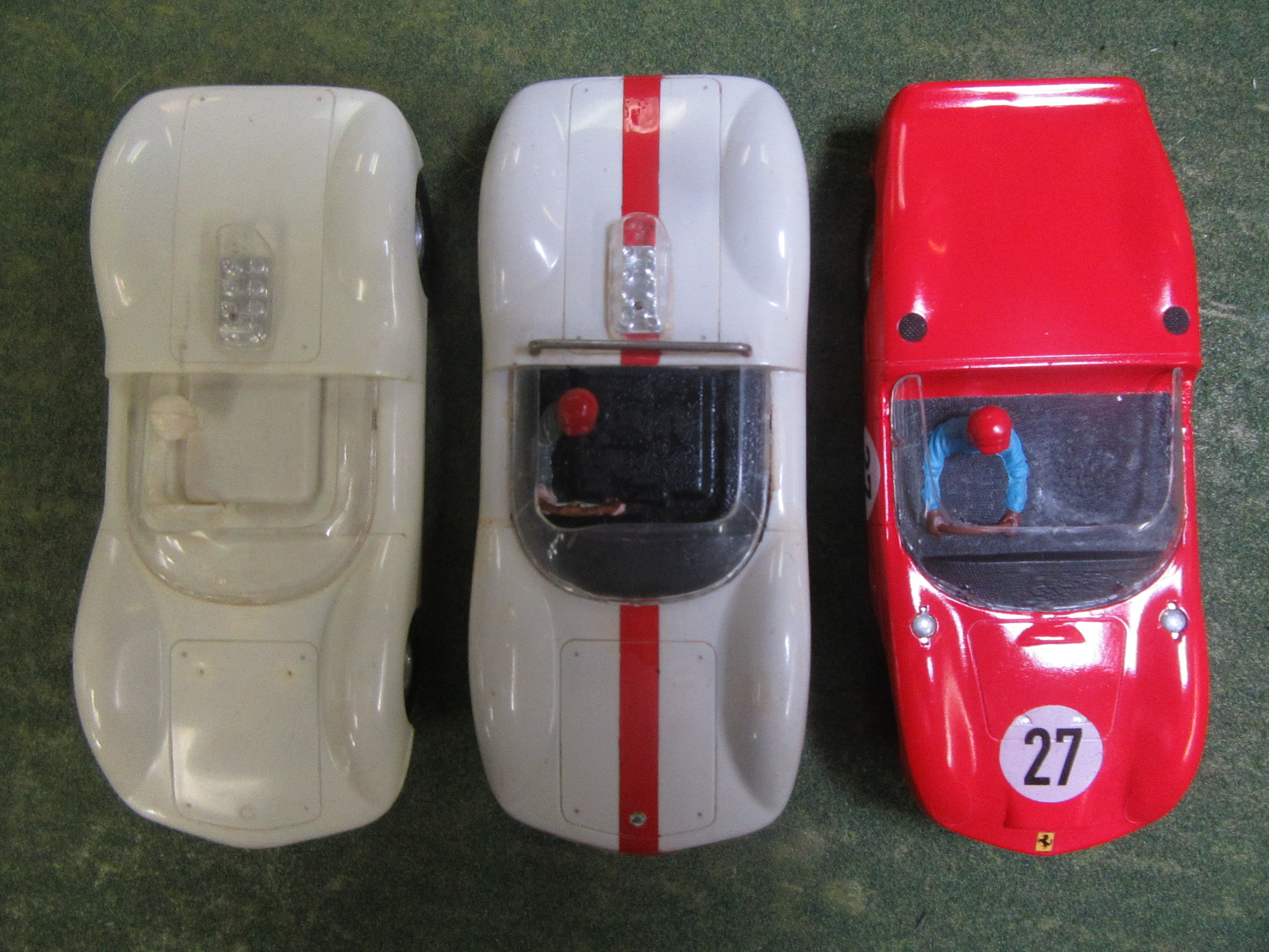 1/32ND SCALE FERRARI & 2 LOTUS 30 CARS. 1  OF THE LOTUS 40 & THE FERRARI IS A SET CAR WHILE THE OTHER LOTUS IS A KIT CAR