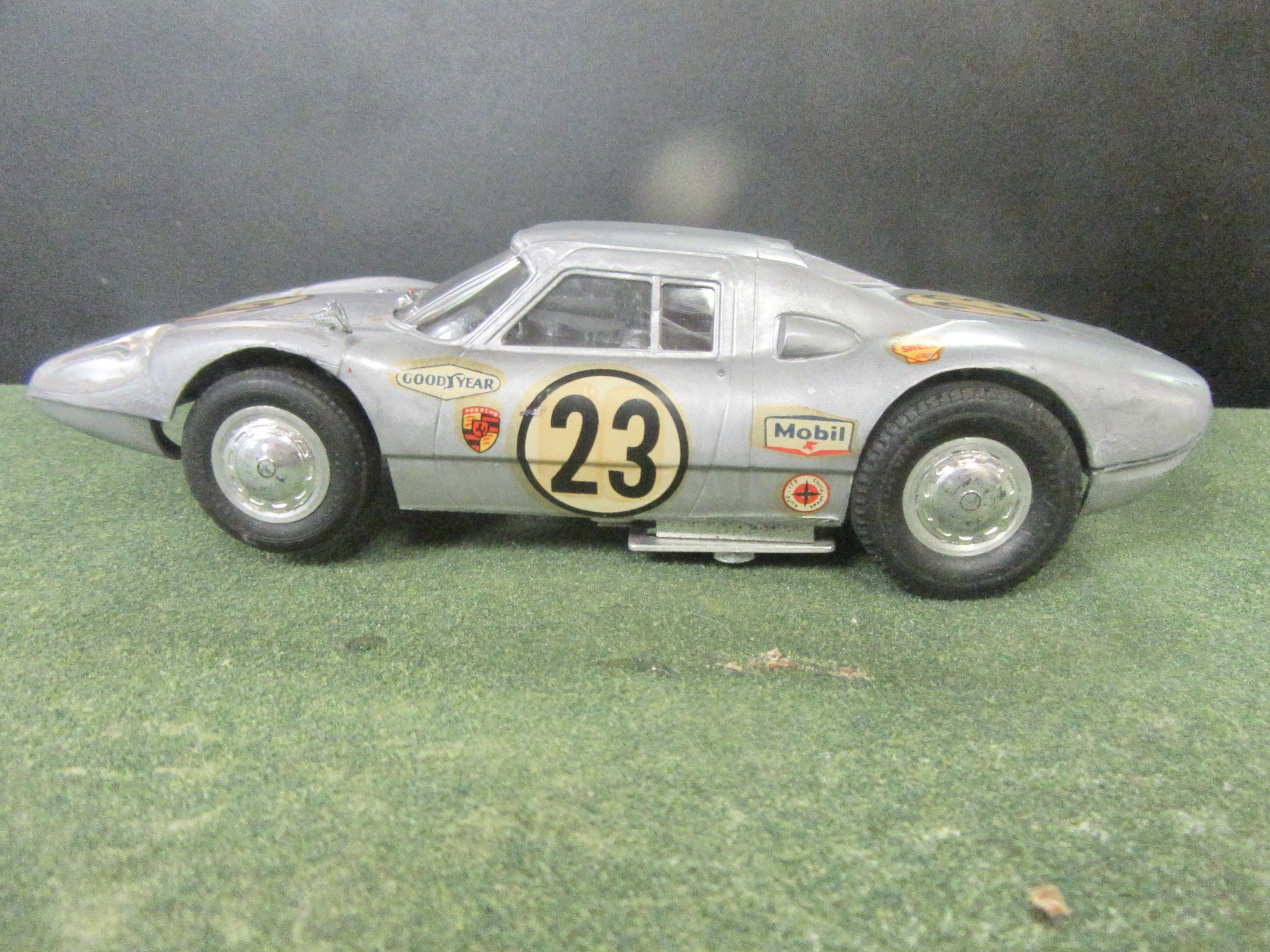 SIDEVIEW OF THE 1/24TH SCALE PORSCHE 904.