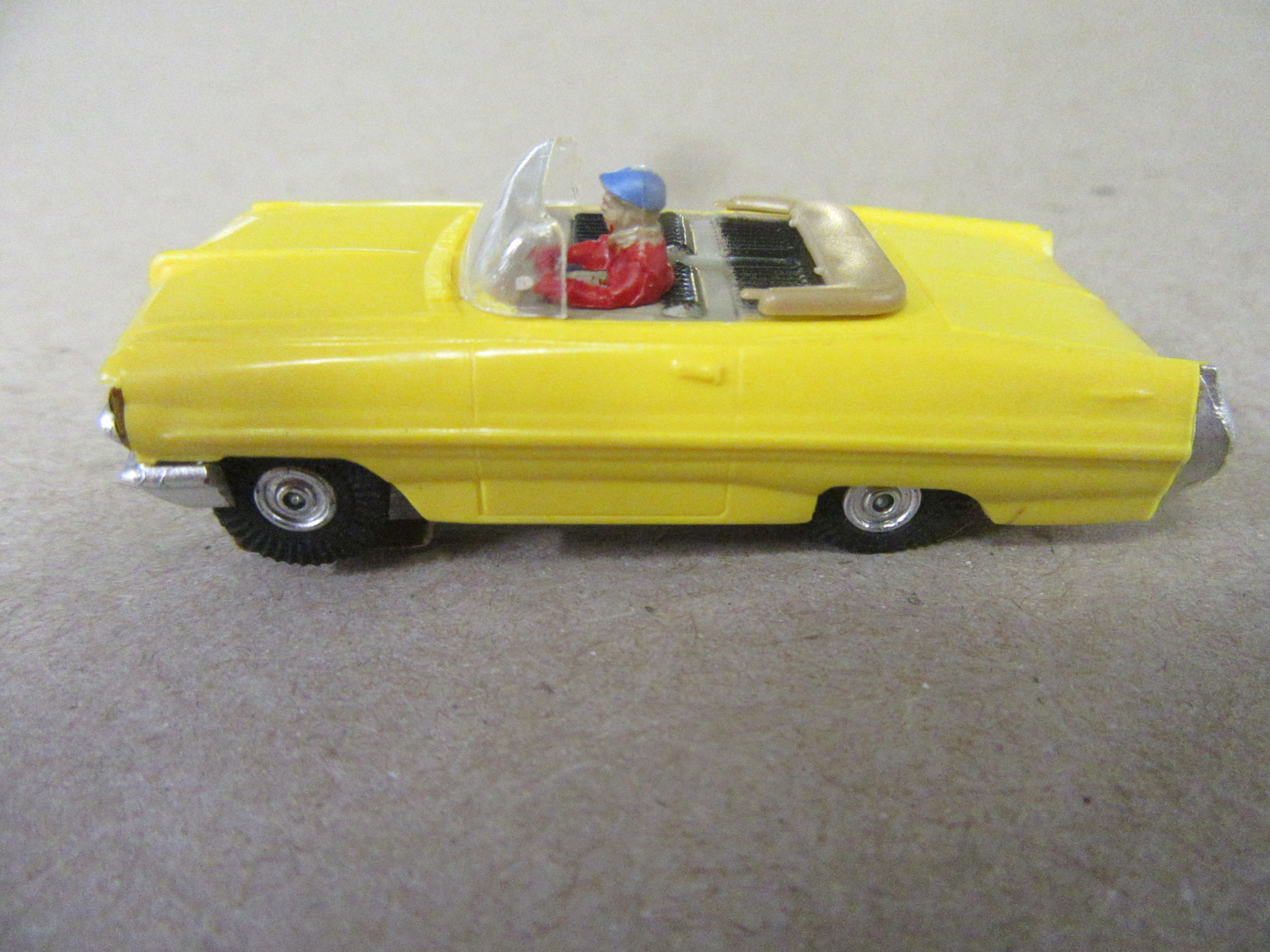 HO SCALE PONTIAC BONNEVILLE SIDE VIEW