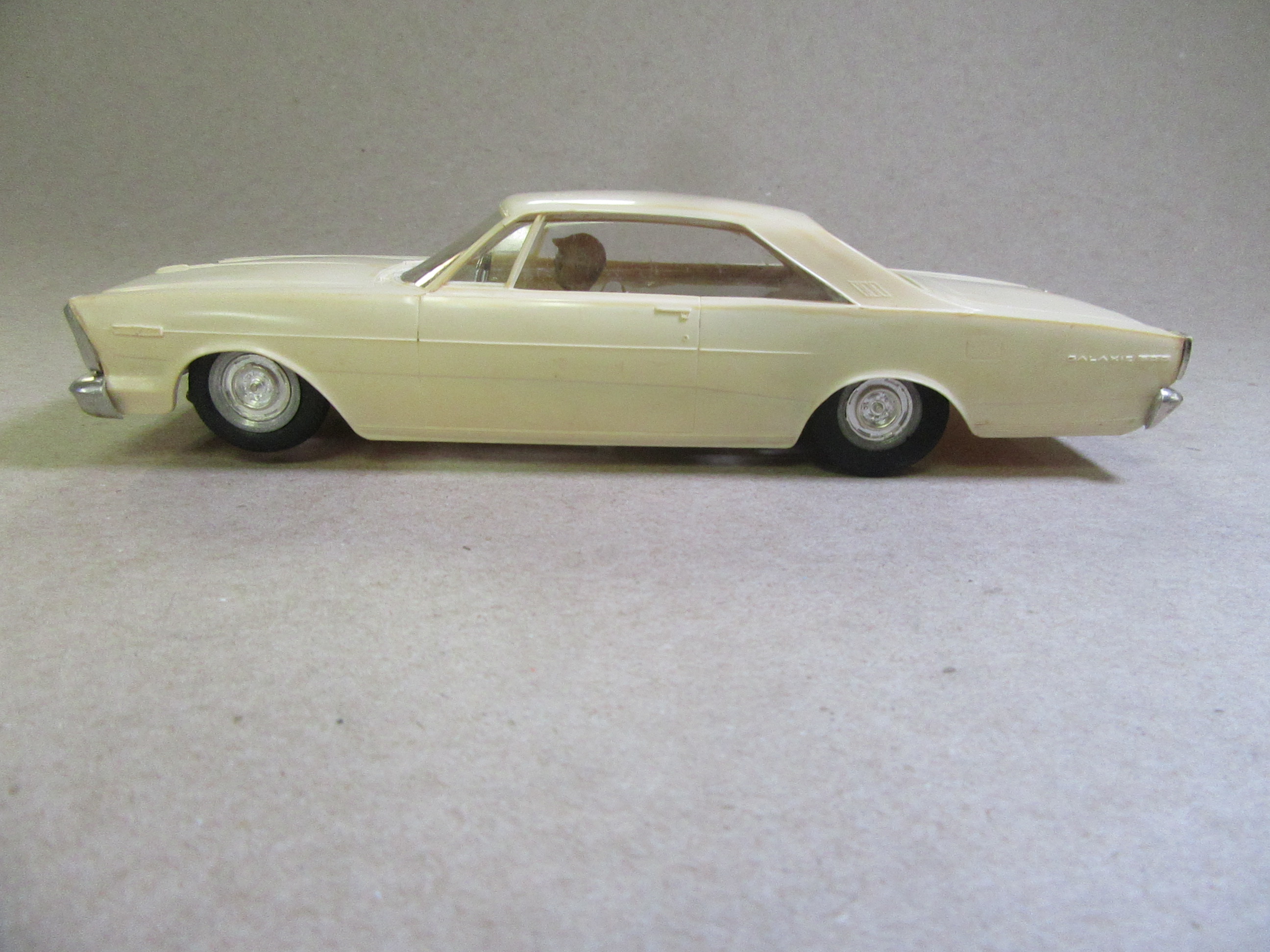1/25TH SCALE FORD GALAXIE