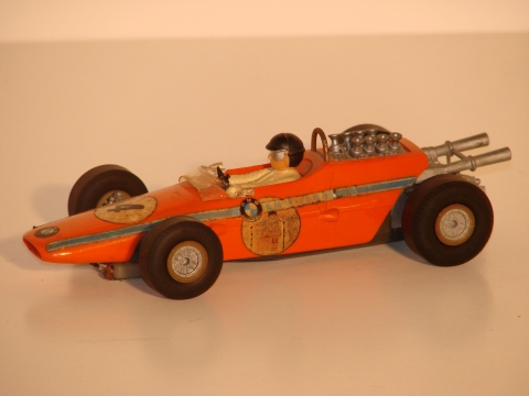 1/32ND SCALE BMW 1600/LOLA T 100