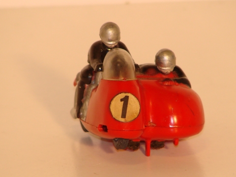 FRONT VIEW OF THE MOTORCYCLE WITH SIDECAR