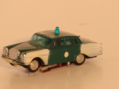 HO SCALE METAL BODY MERCEDES 220 AMBULANCE