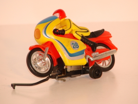 MOTORCYCLE THAT LEANS